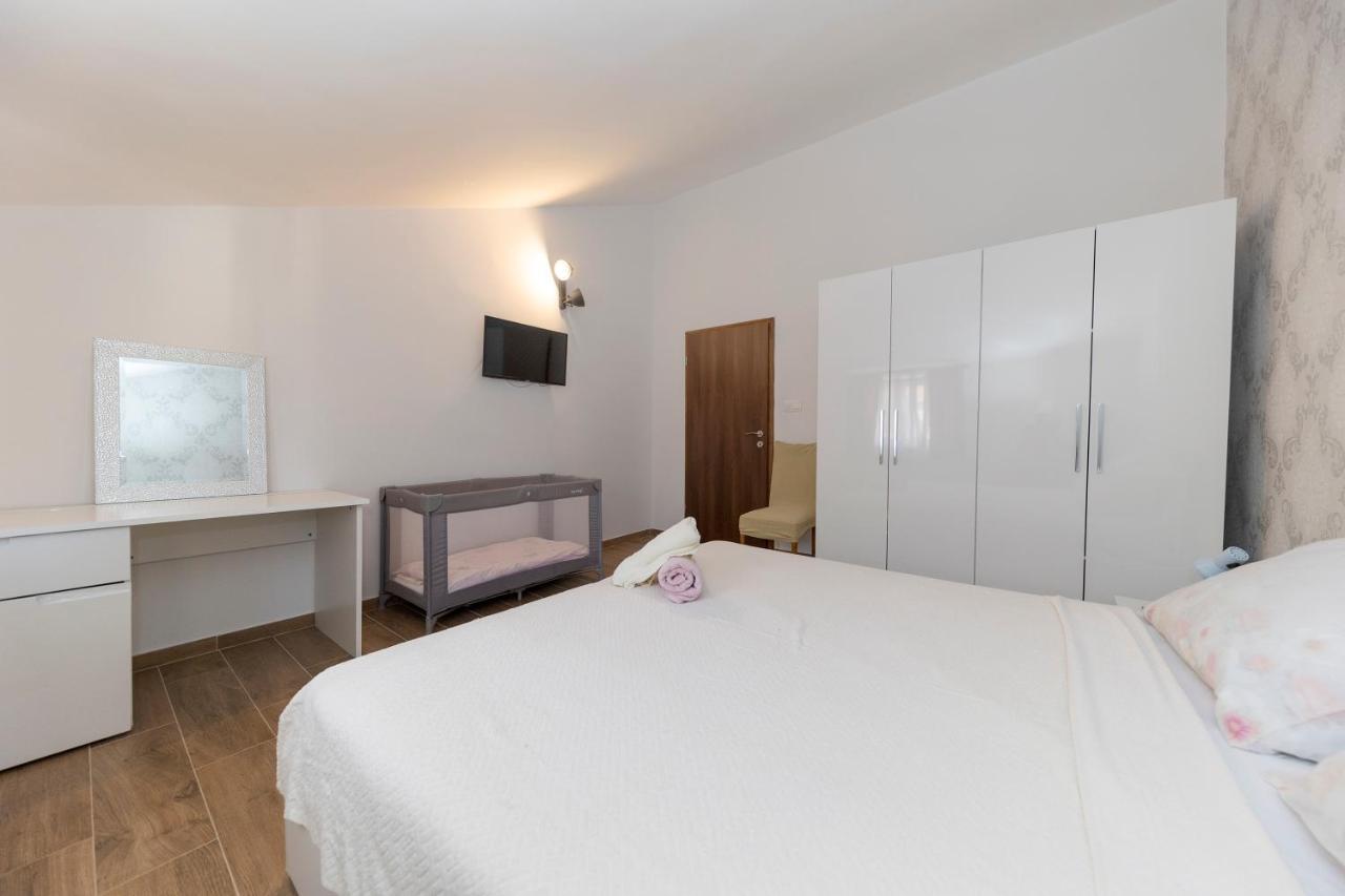 Apartman Lana Біоград-на-Мору Екстер'єр фото